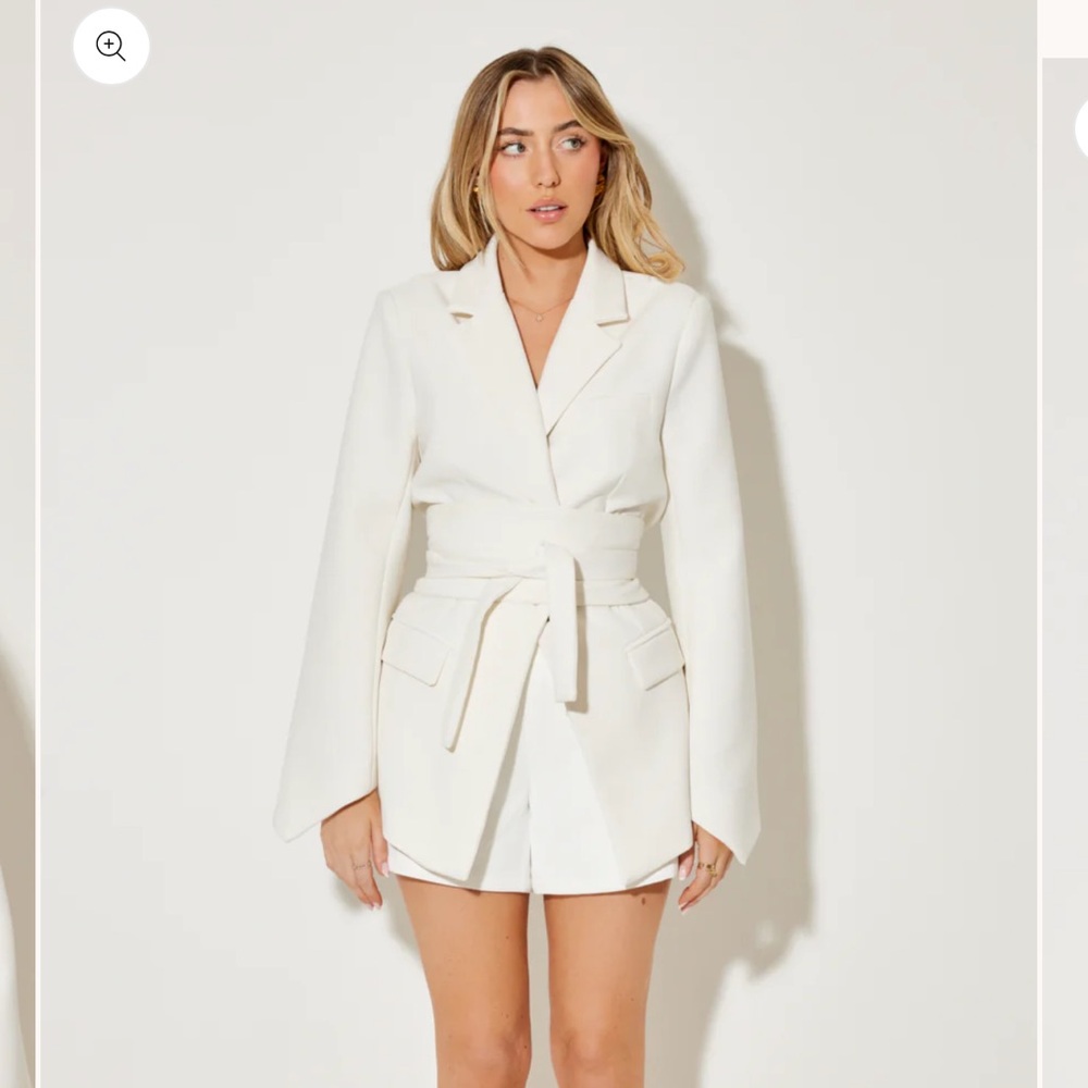 Odd Muse Elegant White Belt Blazer